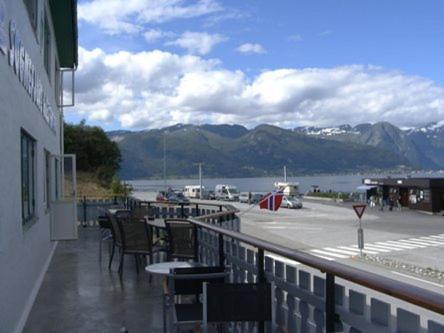 Sognefjord Guesthotel Vangsnes Exterior photo