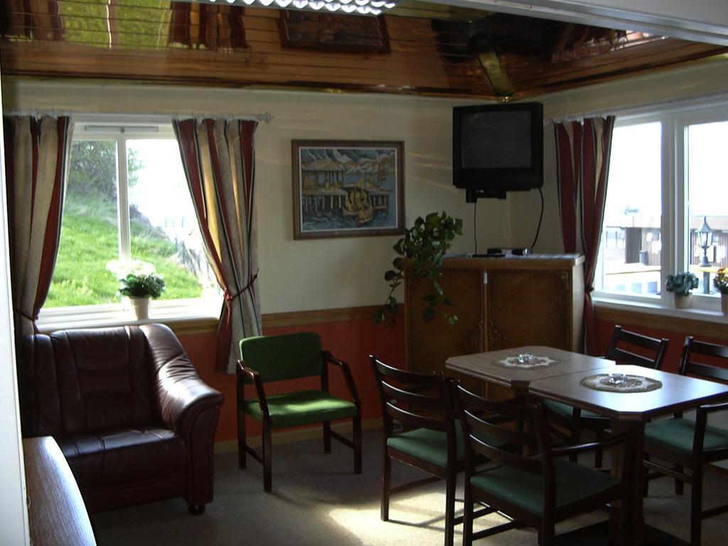 Sognefjord Guesthotel Vangsnes Exterior photo