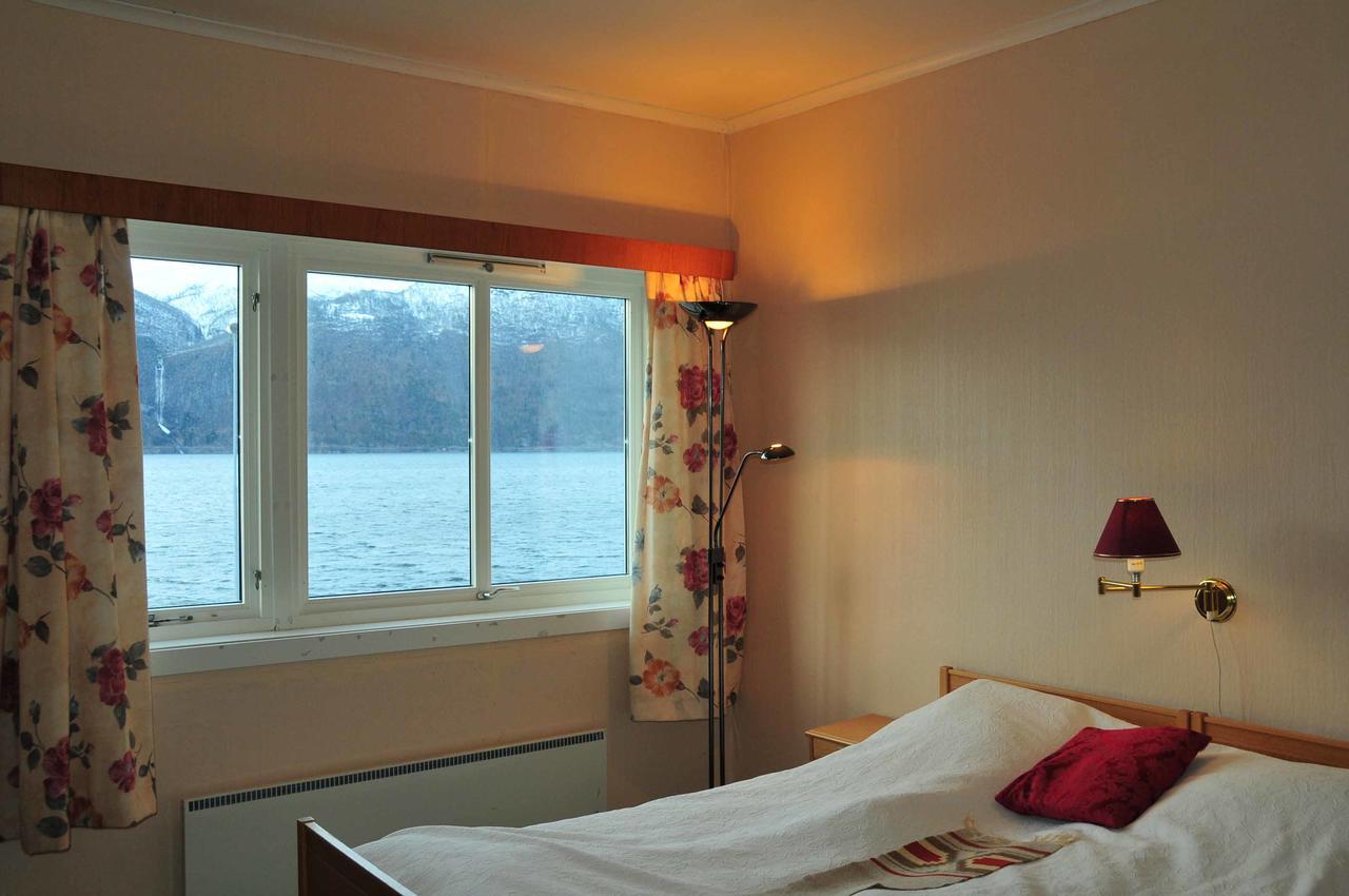 Sognefjord Guesthotel Vangsnes Exterior photo